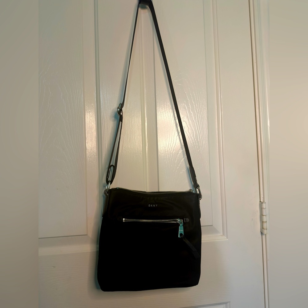 DKNY cross body purse black, excellent condition